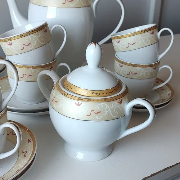 Tea Set Bundle Including 8 Cups With Matching Saucers - Picture 5 of 11